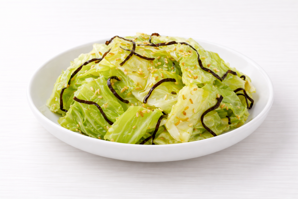春キャベツ塩昆布和え　柔らかい春キャベツを使った簡単レシピ