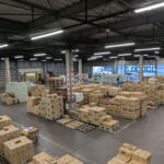 長野青果市場に並ぶ大量の野菜の箱